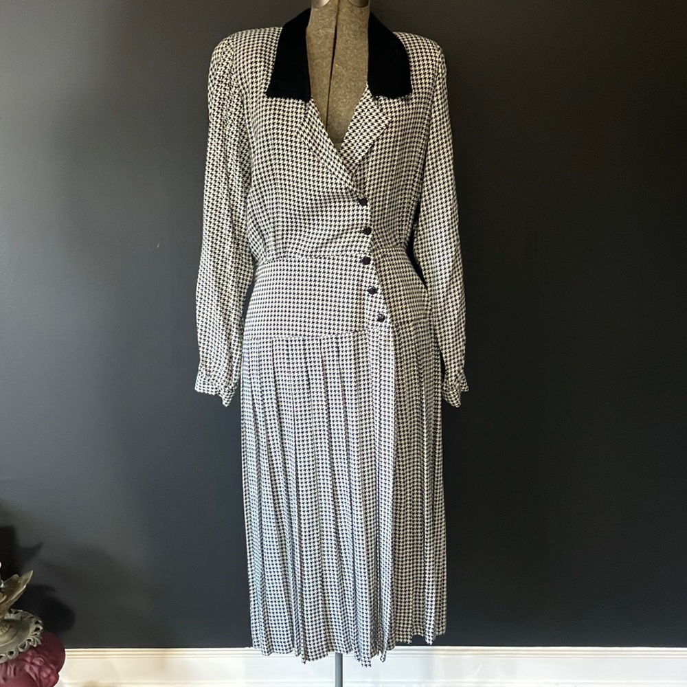 Vintage 1980s Blake Adams Rayon Houndstooth Dress with Velvet Collar Size 7/8